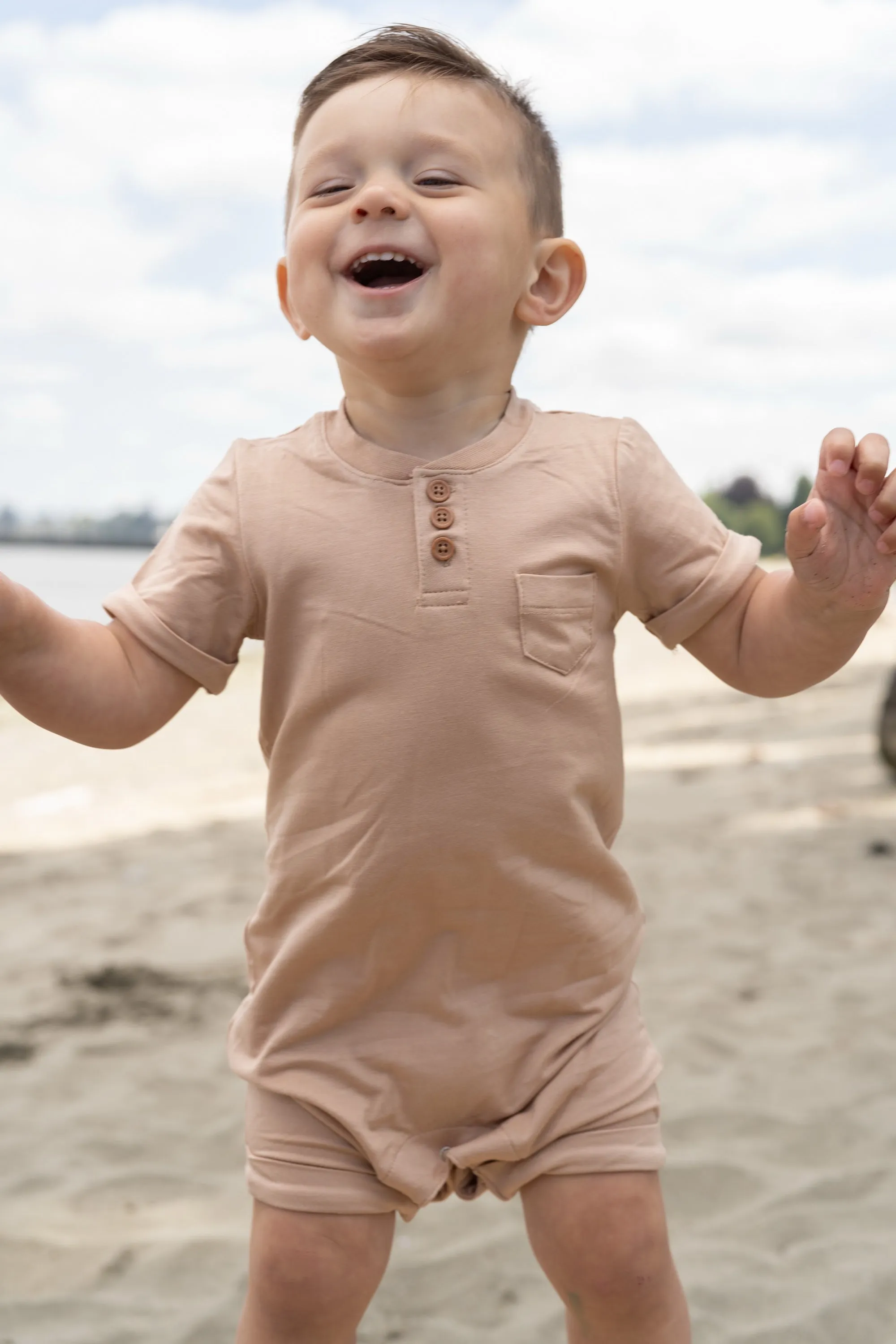 Bamboo Short Sleeve Romper with Buttons (Maple Sugar)