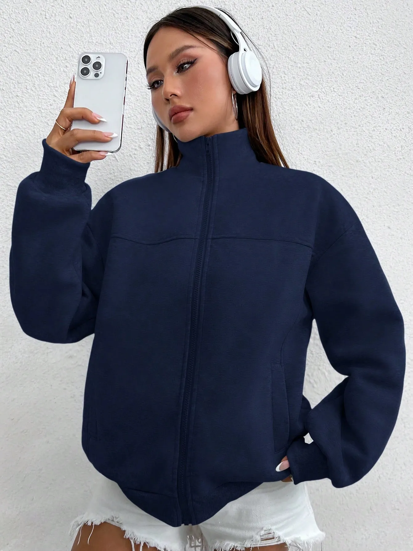 EZwear Women's Solid Color Minimalist Everyday Crew Neck Long Sleeve Sweatshirt