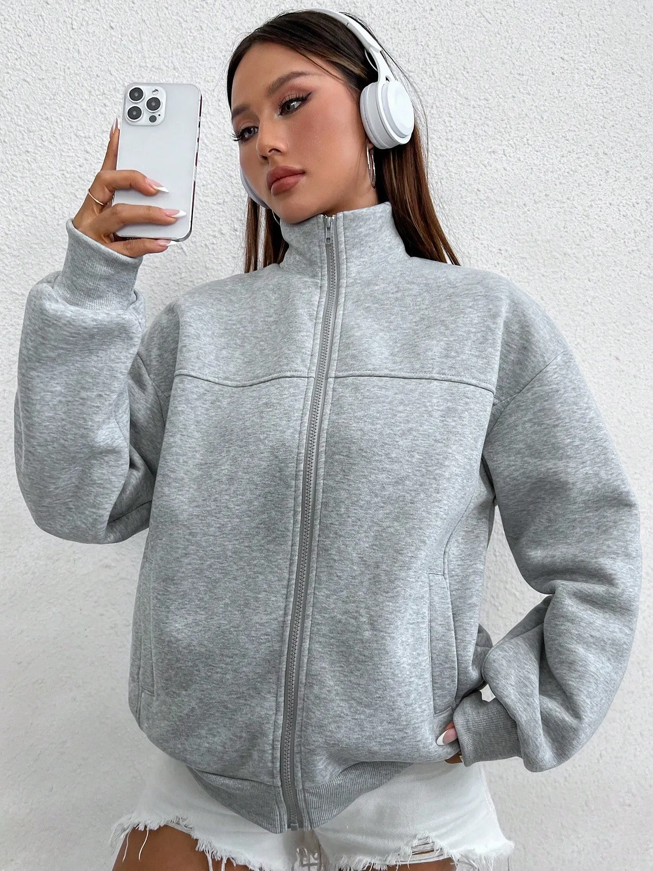 EZwear Women's Solid Color Minimalist Everyday Crew Neck Long Sleeve Sweatshirt
