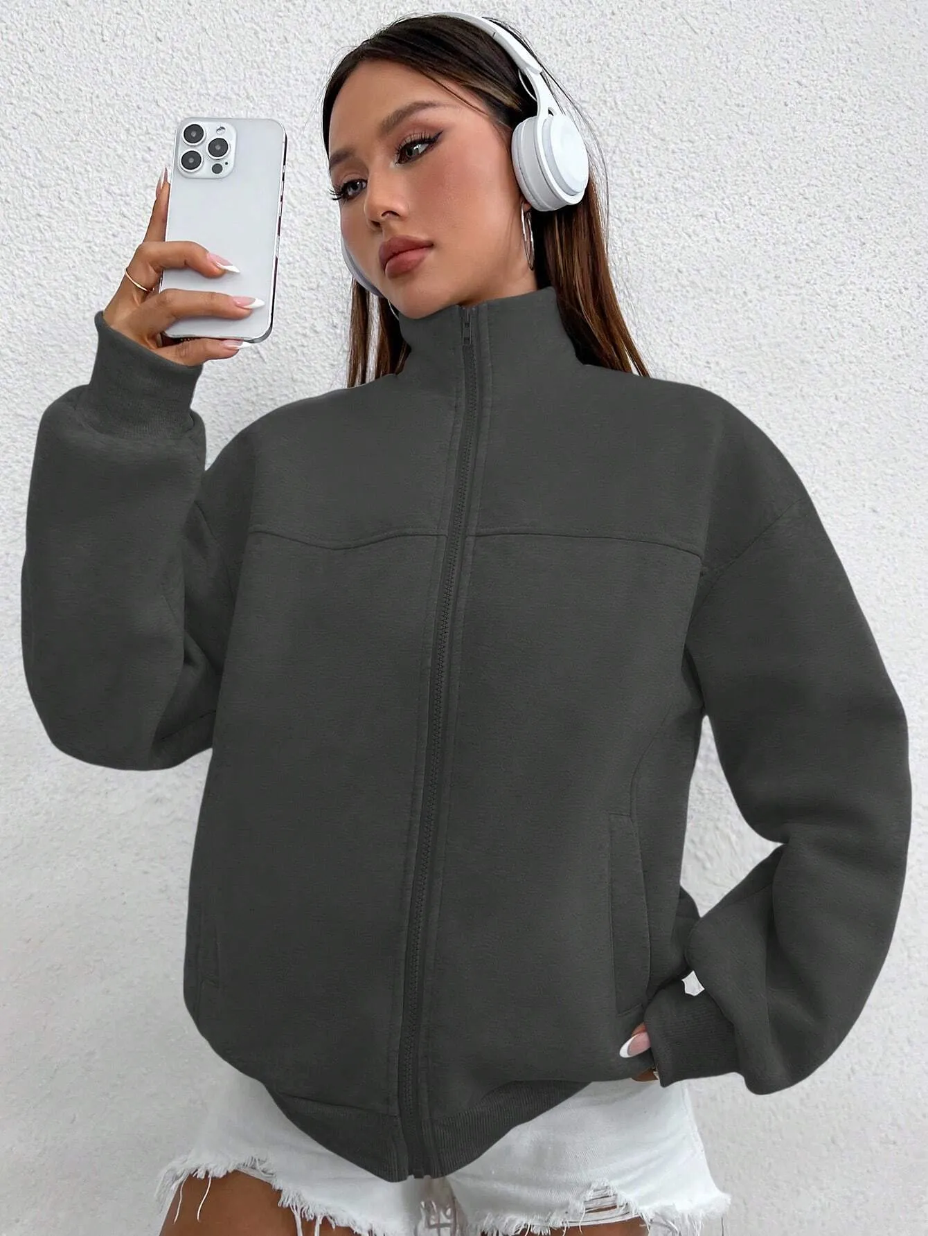 EZwear Women's Solid Color Minimalist Everyday Crew Neck Long Sleeve Sweatshirt