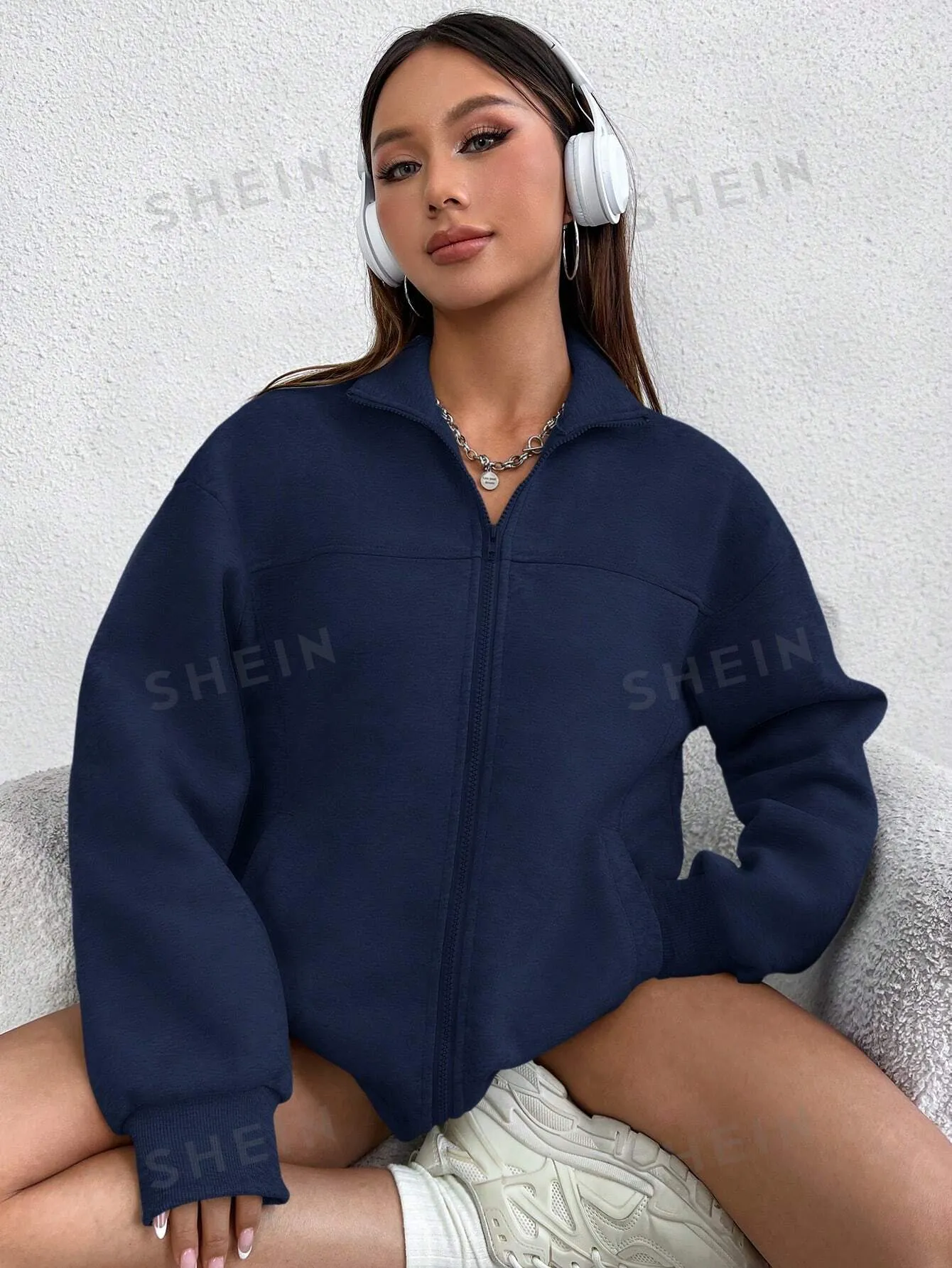EZwear Women's Solid Color Minimalist Everyday Crew Neck Long Sleeve Sweatshirt