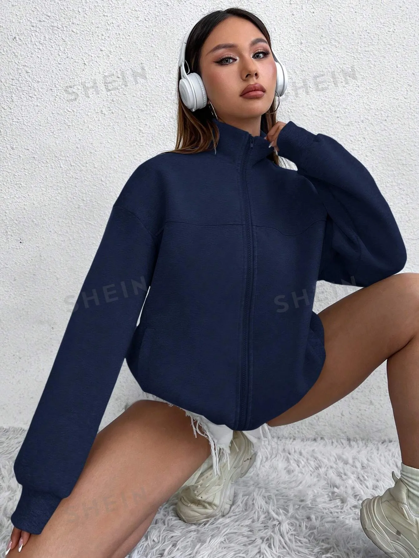EZwear Women's Solid Color Minimalist Everyday Crew Neck Long Sleeve Sweatshirt