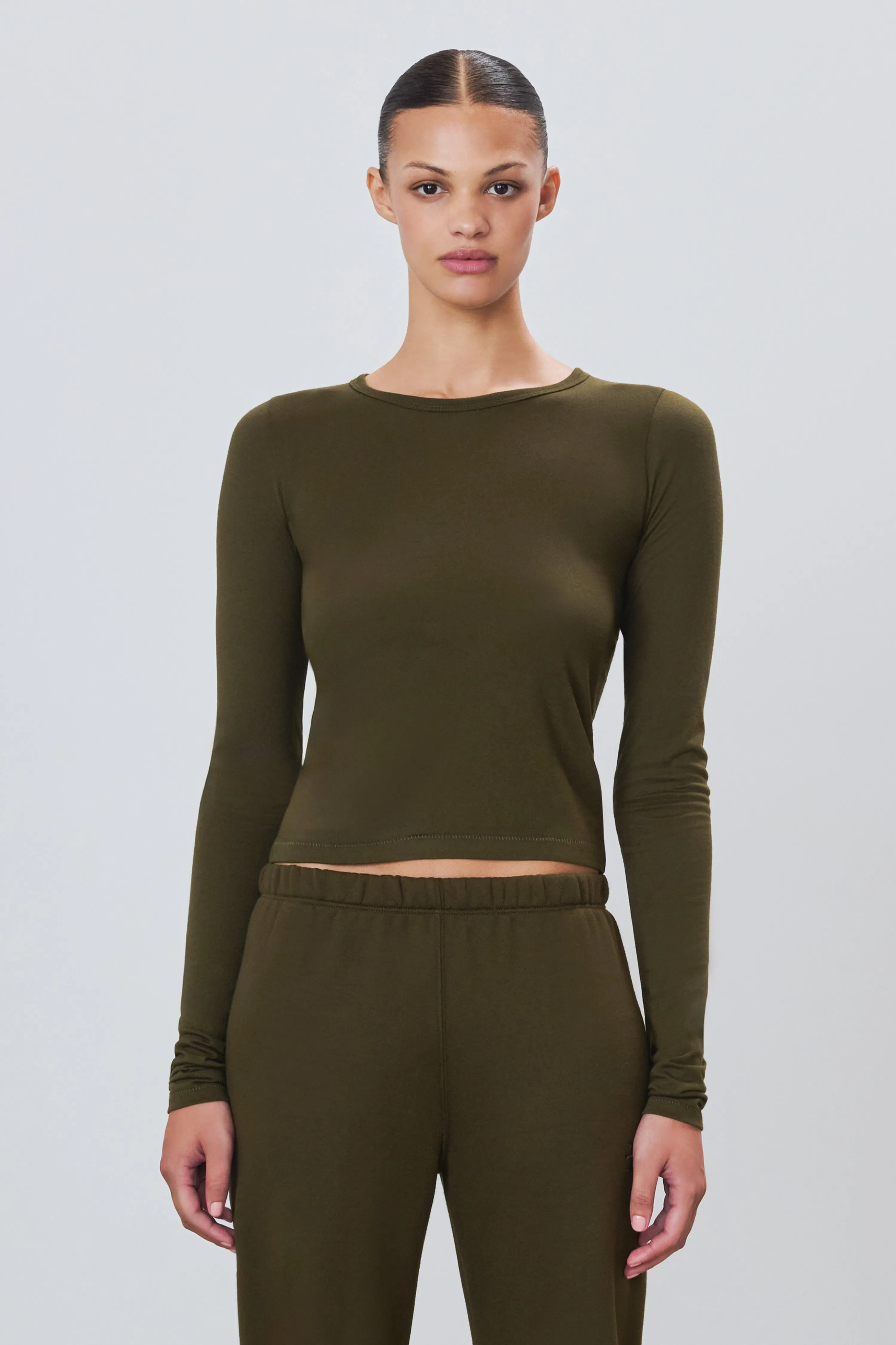 FITTED CREWNECK LONG SLEEVE T-SHIRT