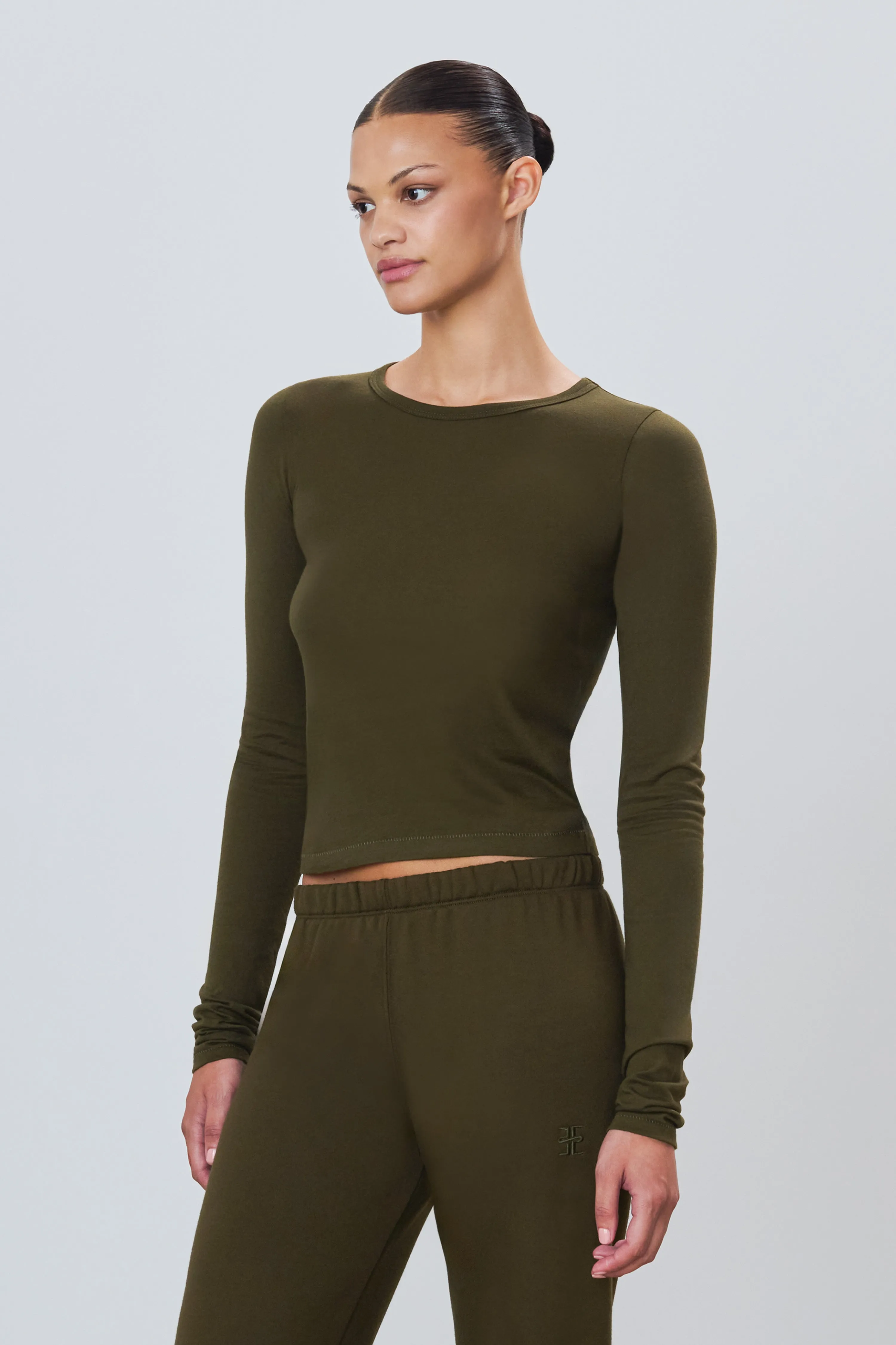 FITTED CREWNECK LONG SLEEVE T-SHIRT
