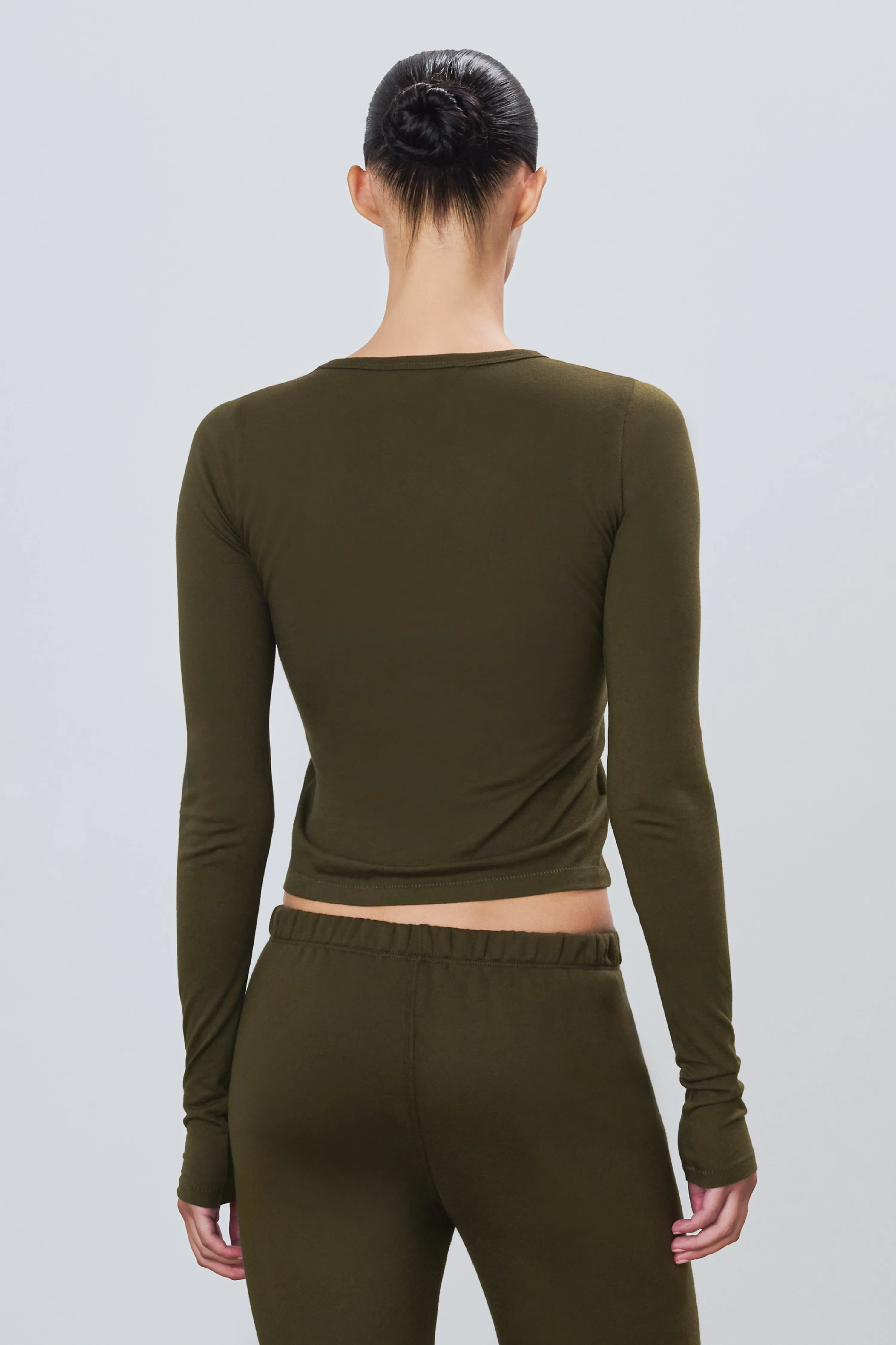 FITTED CREWNECK LONG SLEEVE T-SHIRT