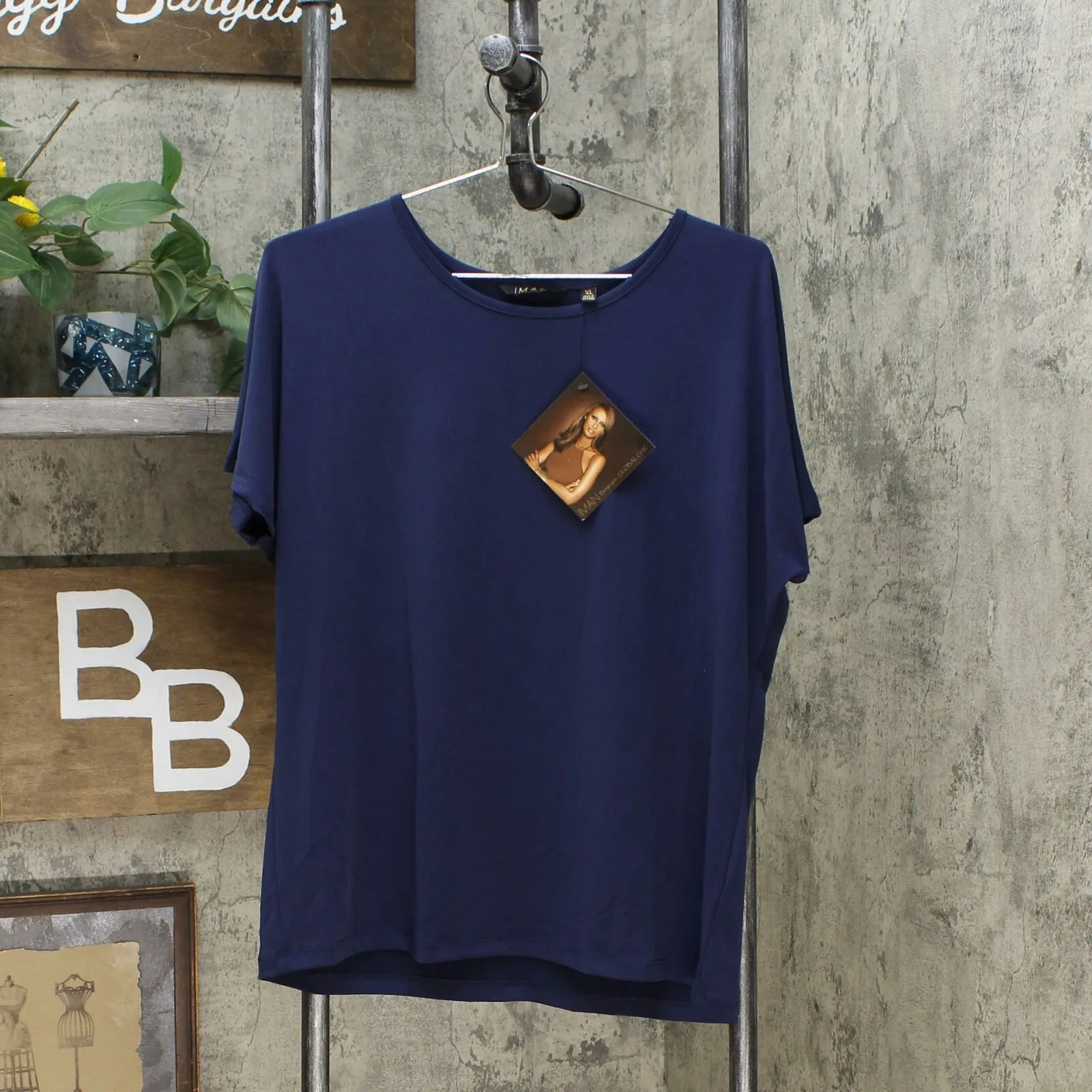 IMAN Women's City Chic 2 Pack of T-Shirts and Necklace