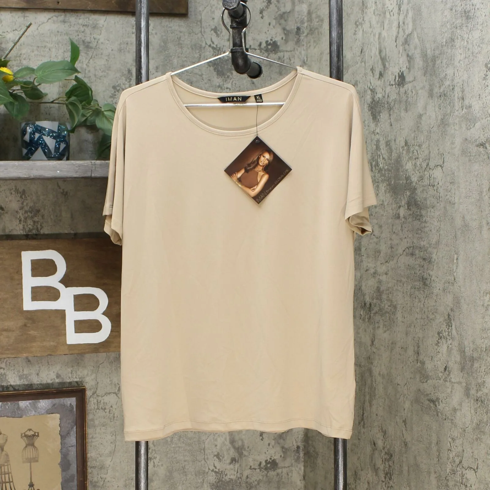 IMAN Women's City Chic 2 Pack of T-Shirts and Necklace