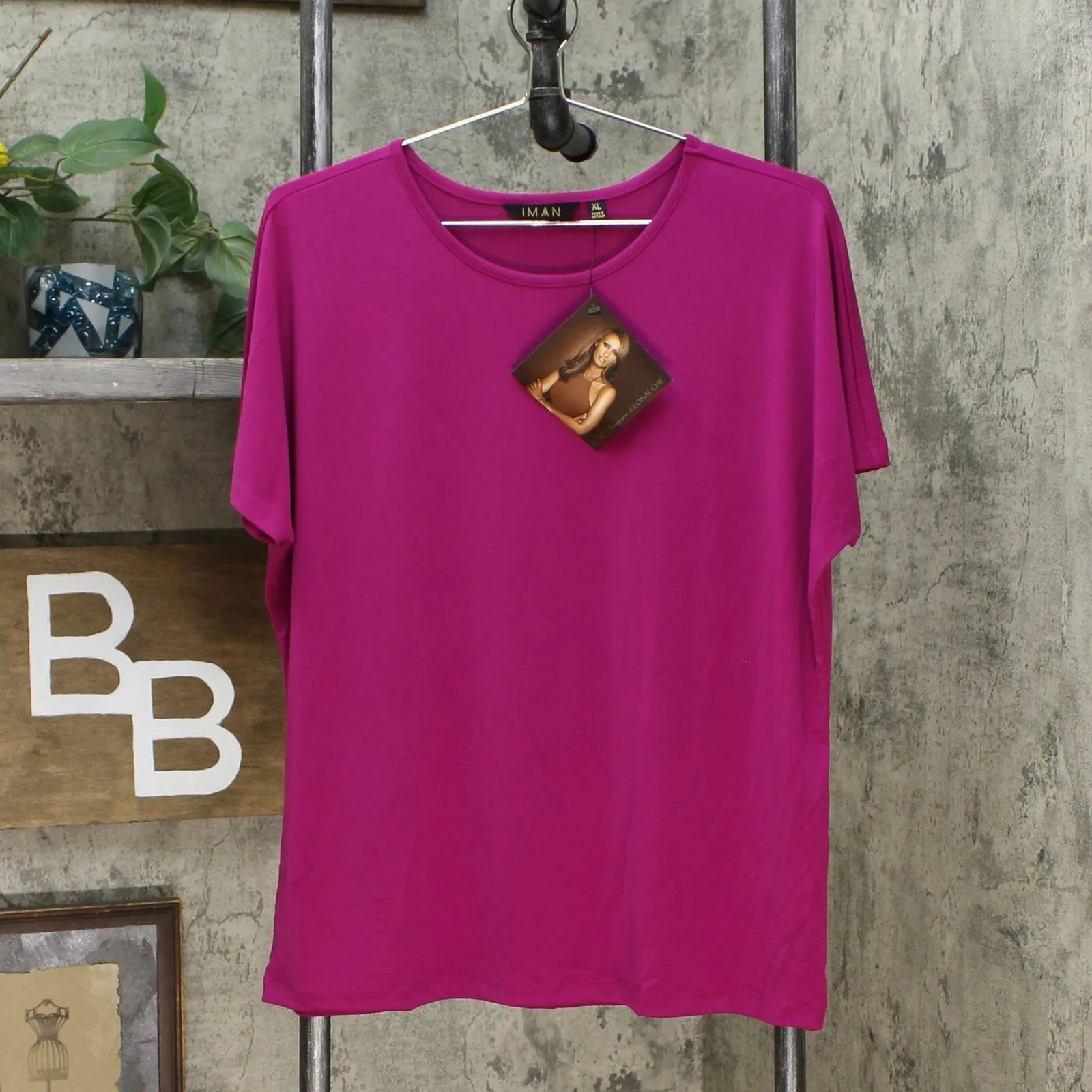 IMAN Women's City Chic 2 Pack of T-Shirts and Necklace
