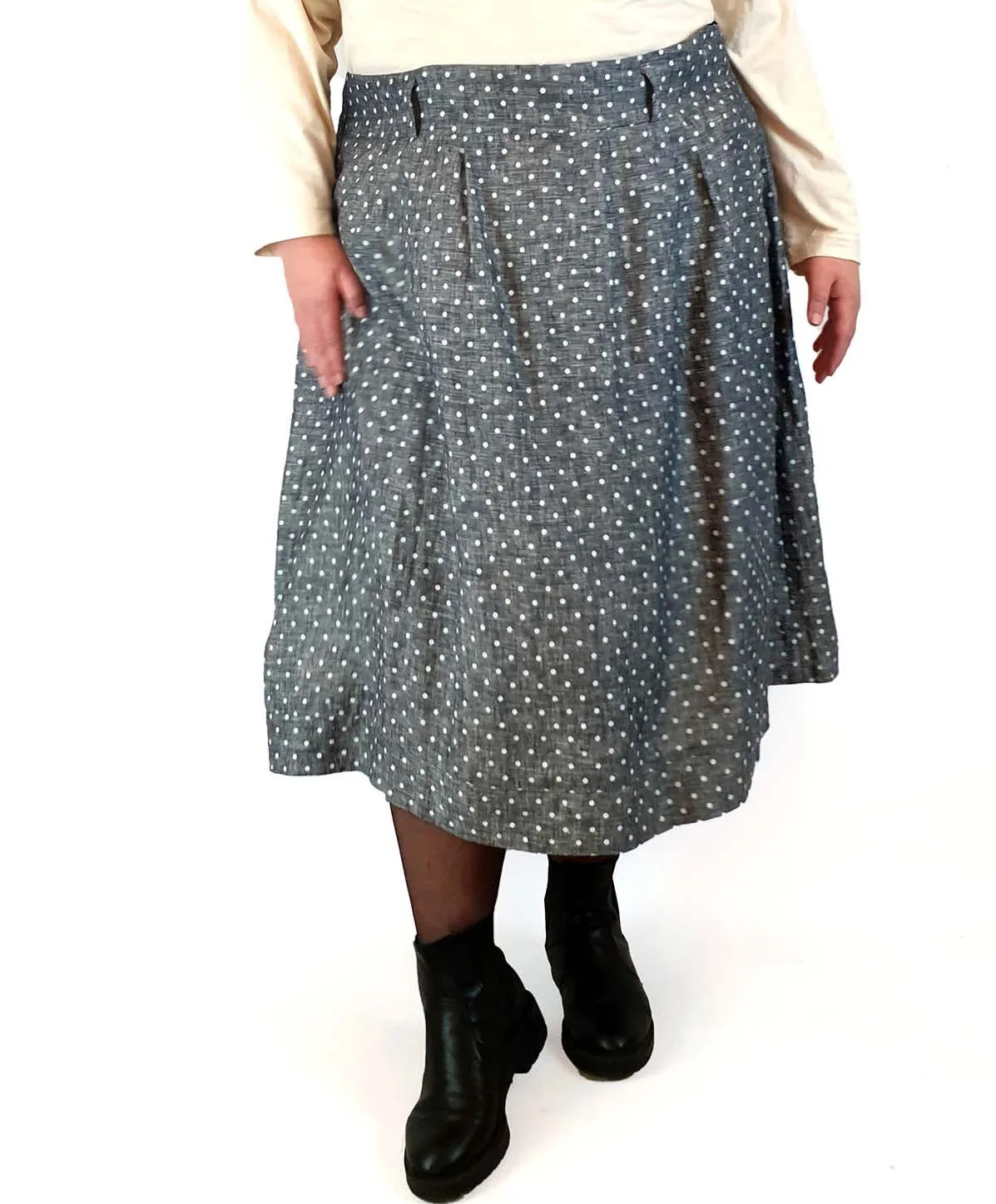Made590 denim look linen skirt with white polka dots size 4XL