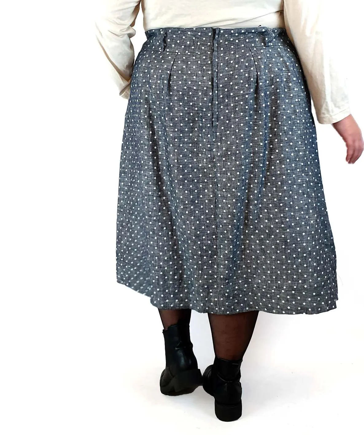Made590 denim look linen skirt with white polka dots size 4XL