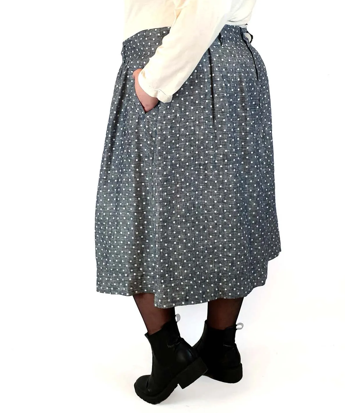 Made590 denim look linen skirt with white polka dots size 4XL