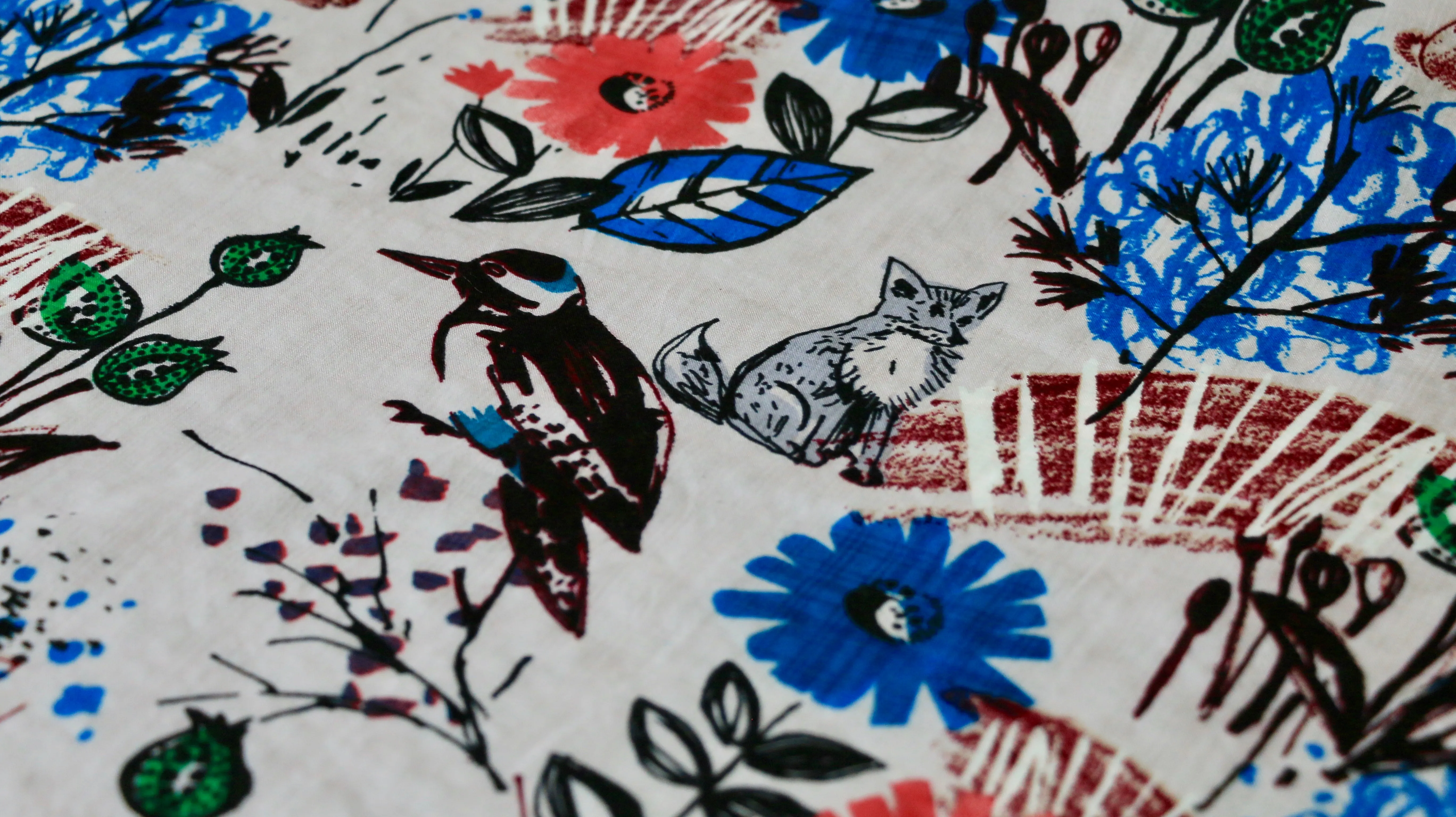 REMNANT 0.75m x 1.46m - VISCOSE CHALLIS FABRIC - woodland Design - Retro Look