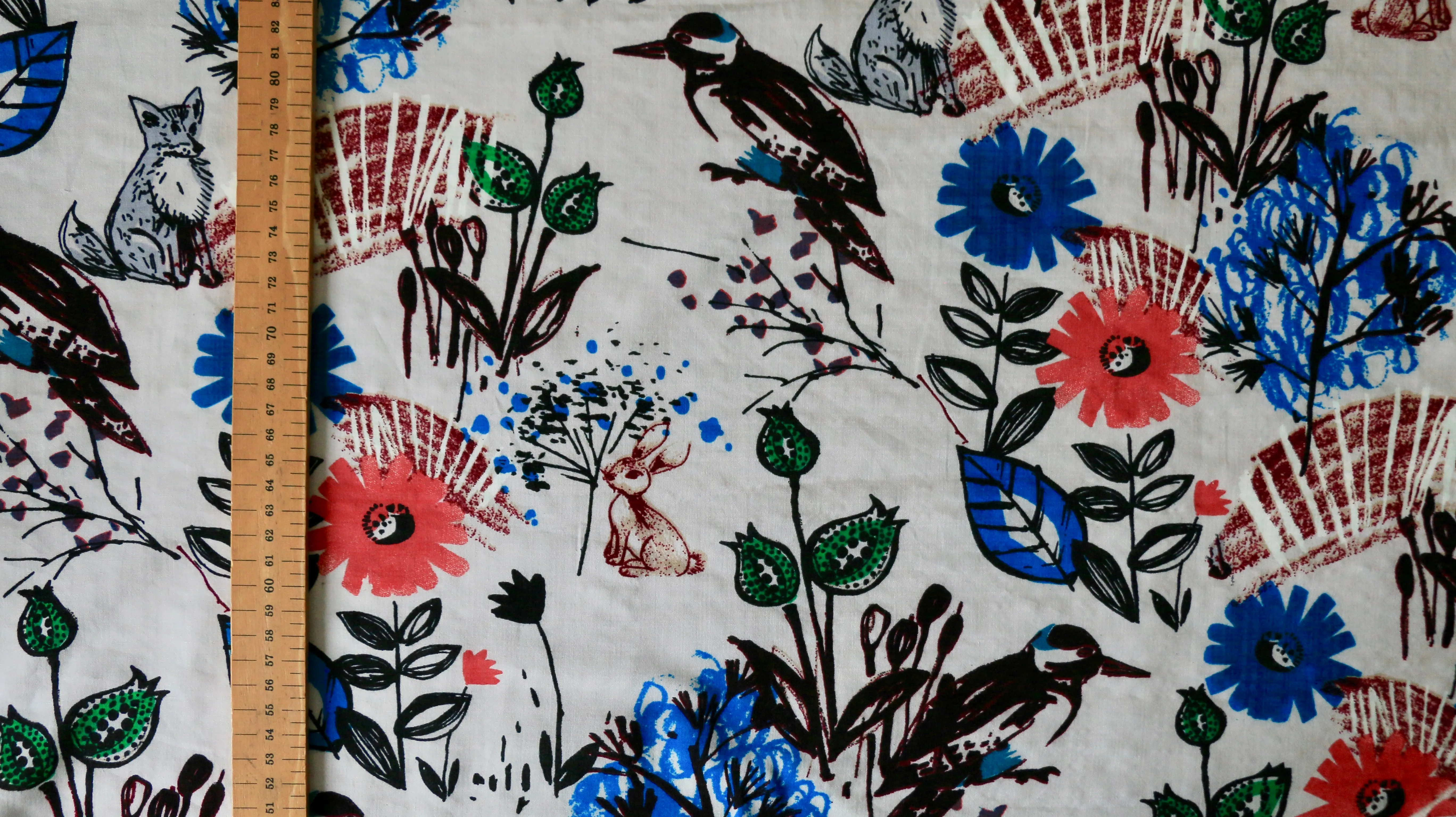 REMNANT 0.75m x 1.46m - VISCOSE CHALLIS FABRIC - woodland Design - Retro Look