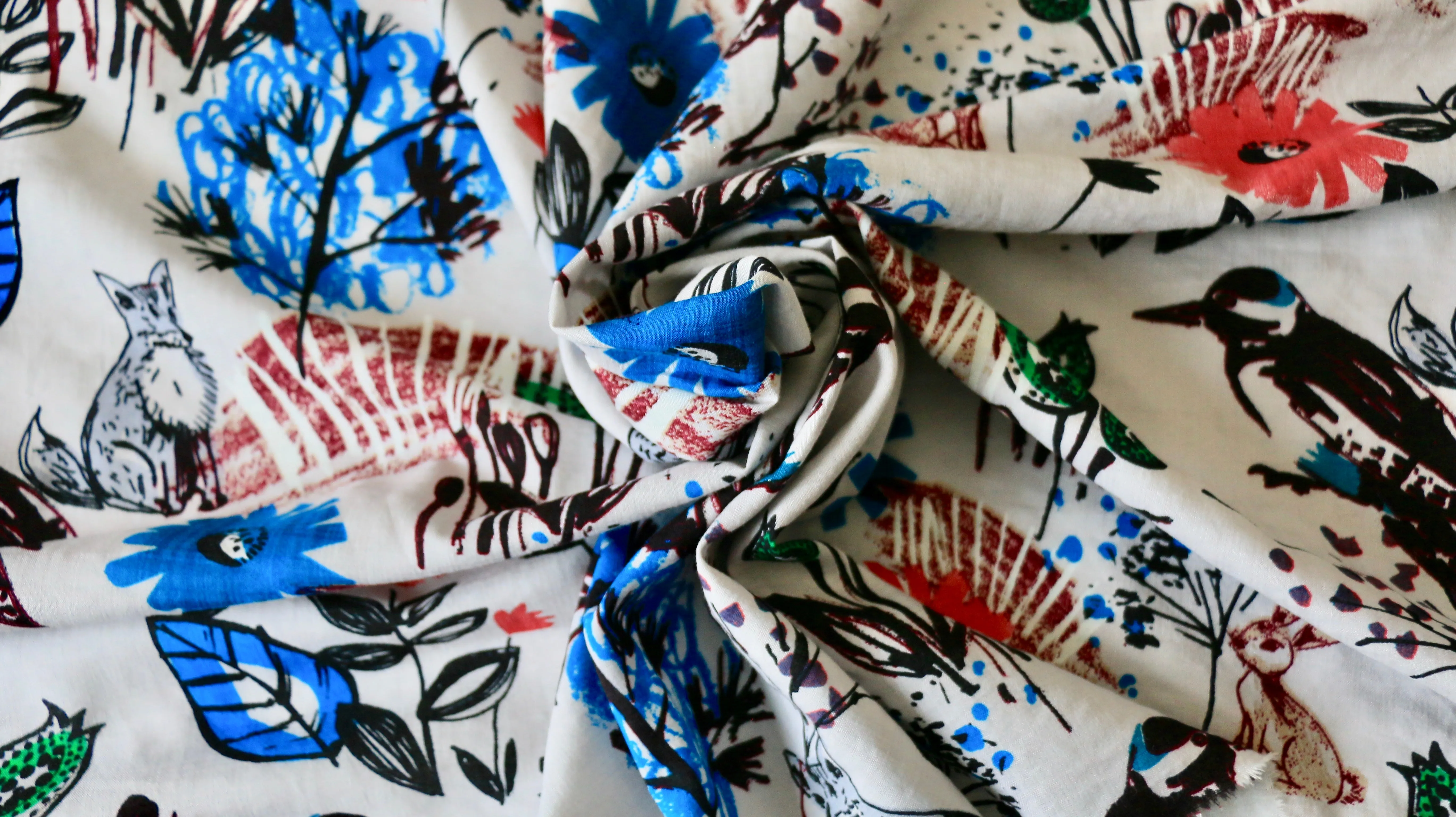 REMNANT 0.75m x 1.46m - VISCOSE CHALLIS FABRIC - woodland Design - Retro Look