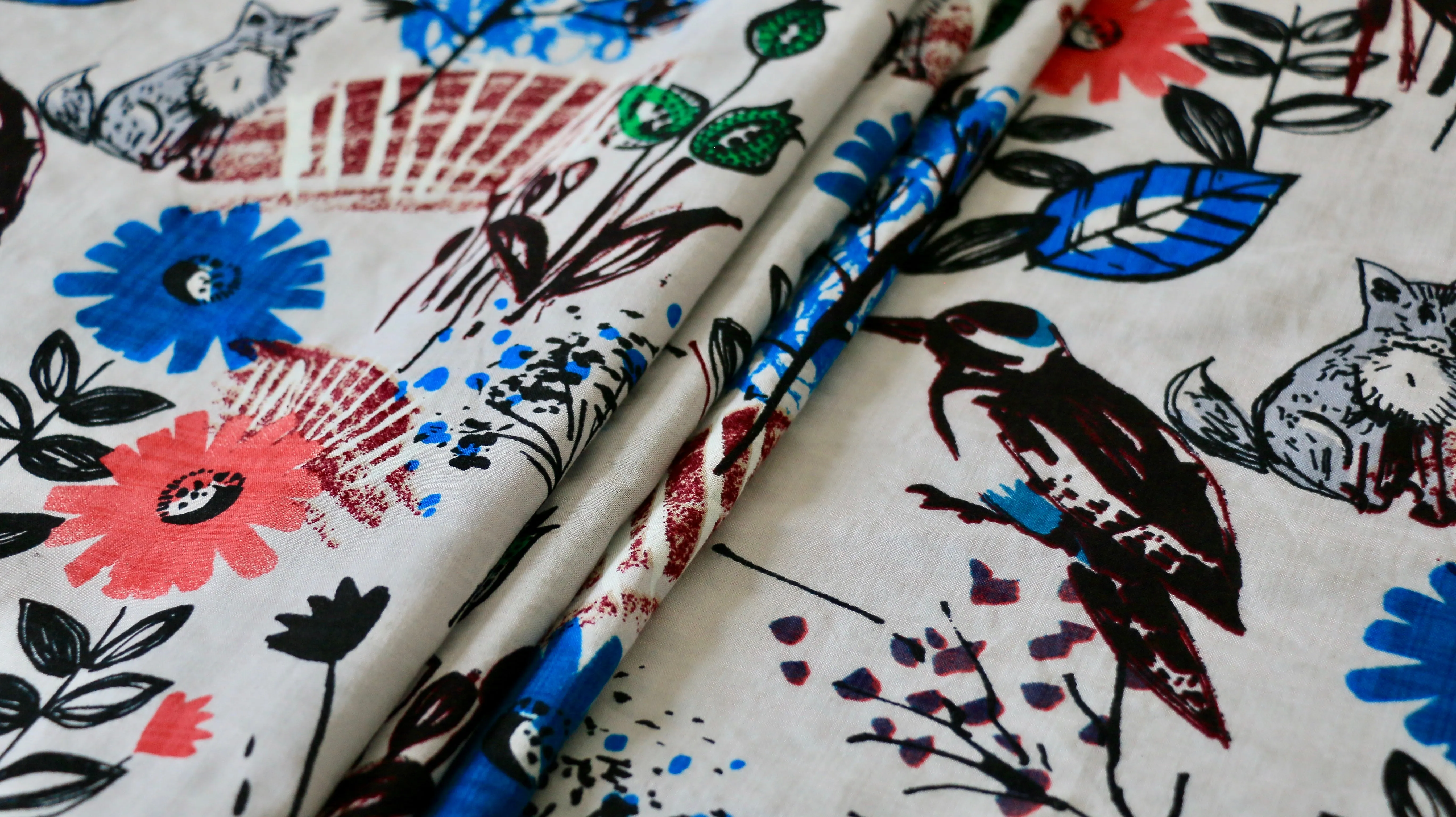 REMNANT 0.75m x 1.46m - VISCOSE CHALLIS FABRIC - woodland Design - Retro Look