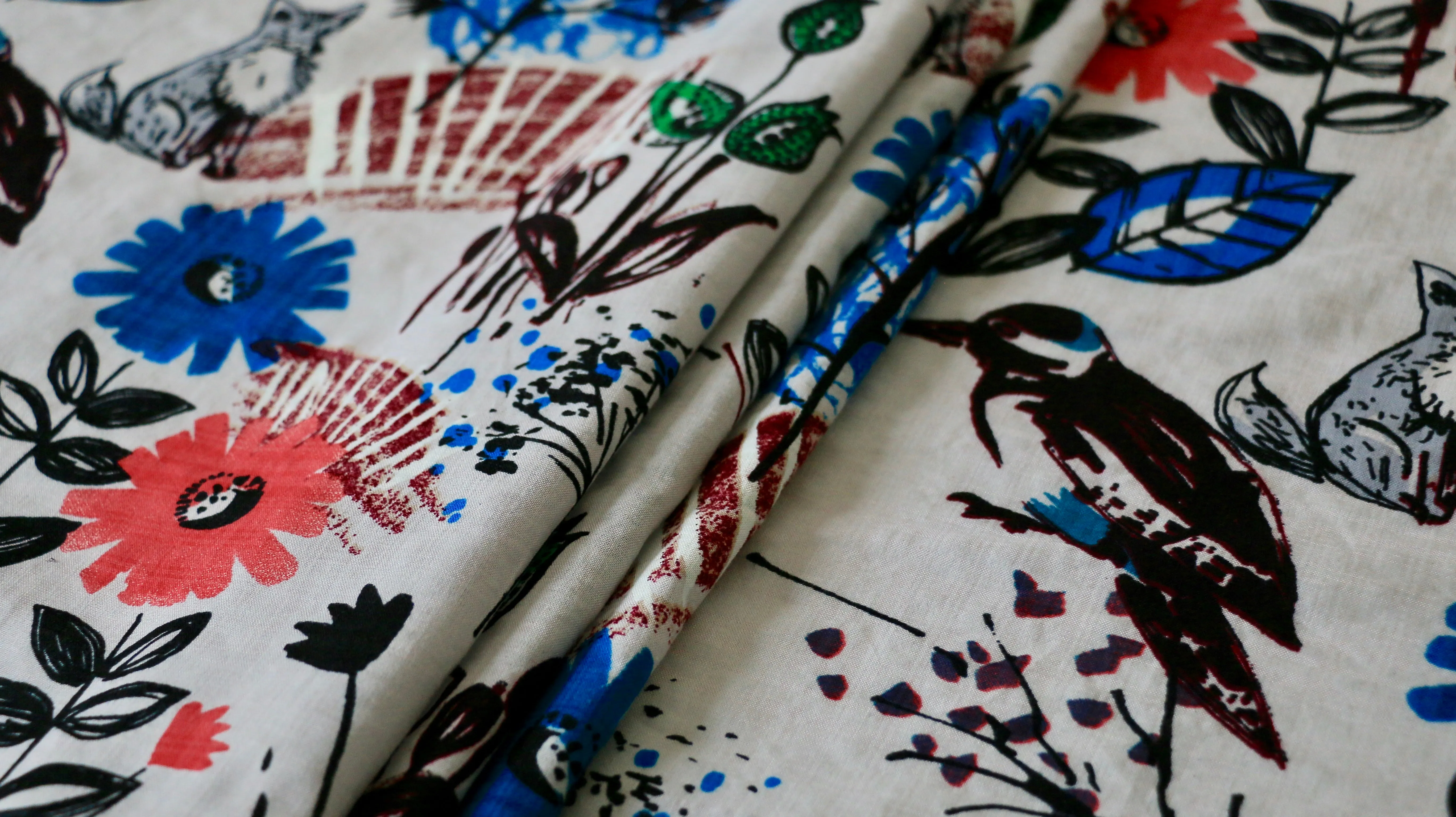 REMNANT 0.75m x 1.46m - VISCOSE CHALLIS FABRIC - woodland Design - Retro Look