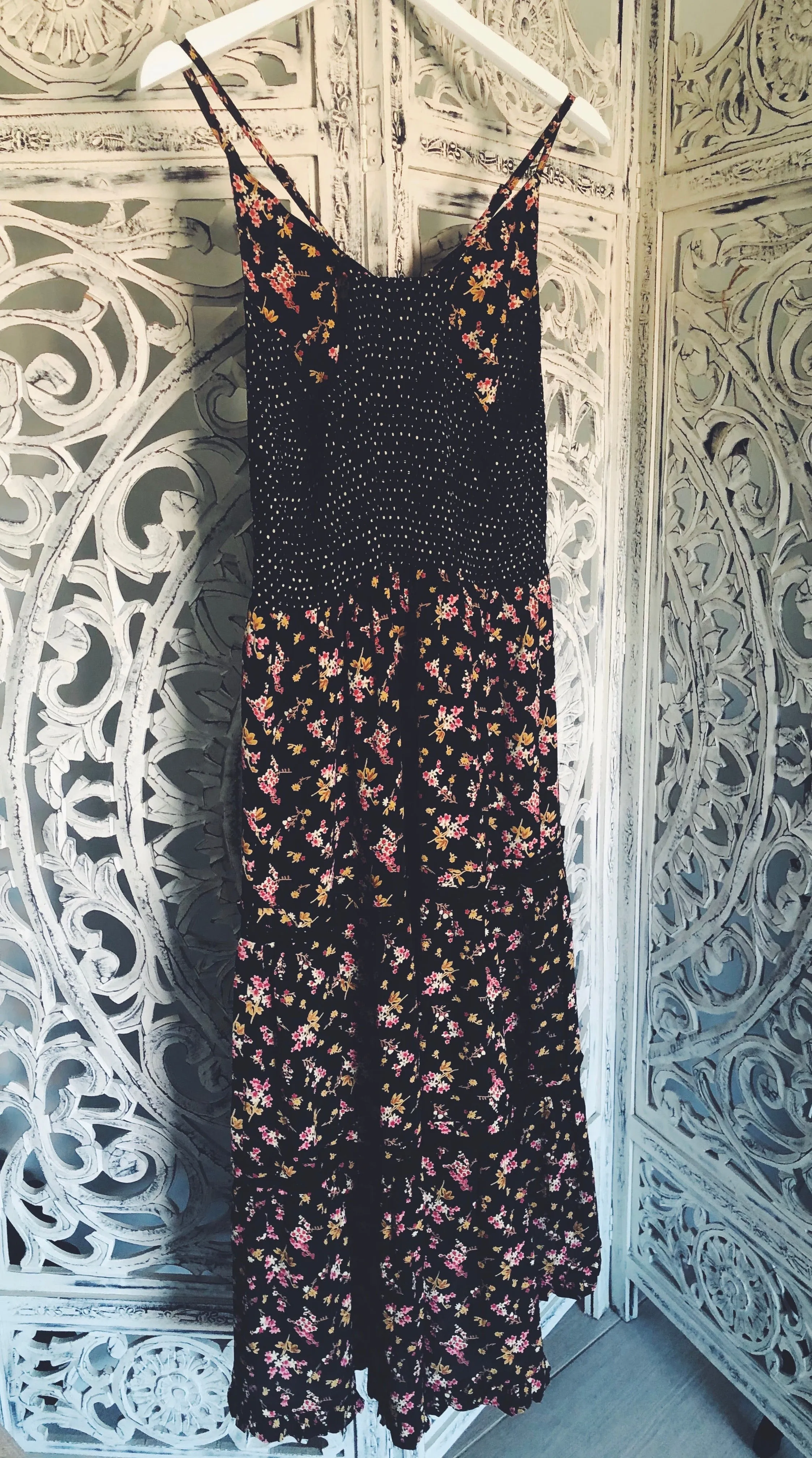 SMOCKED SIDES CONTRAST MIDI DRESS